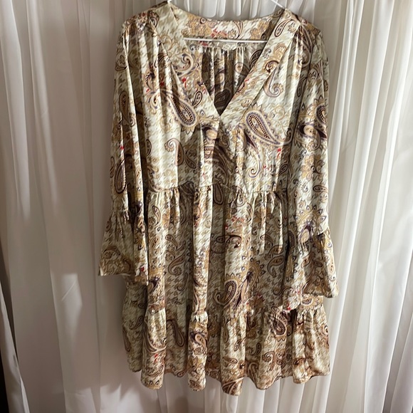 Entro Dress - Size 1X - soft silk material! - Picture 2 of 6